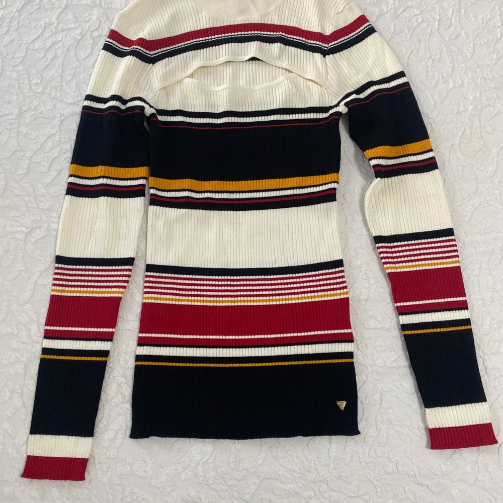 Guess sweater size M